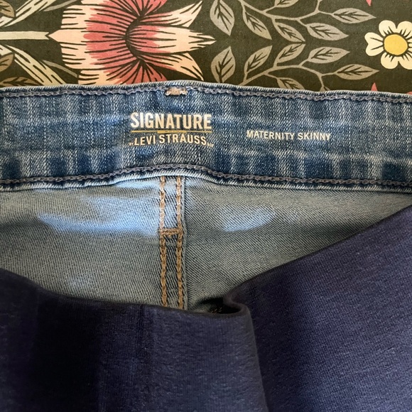 Levi’s Maternity Jeans Small - Picture 5 of 8